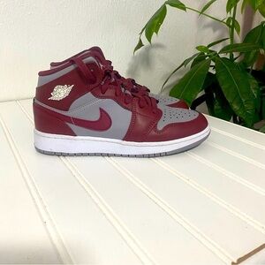 Nike Air Jordan 1 Mid Cherrywood Team Red Maroon DQ8423-615 Size 5Y Women’s 6.5